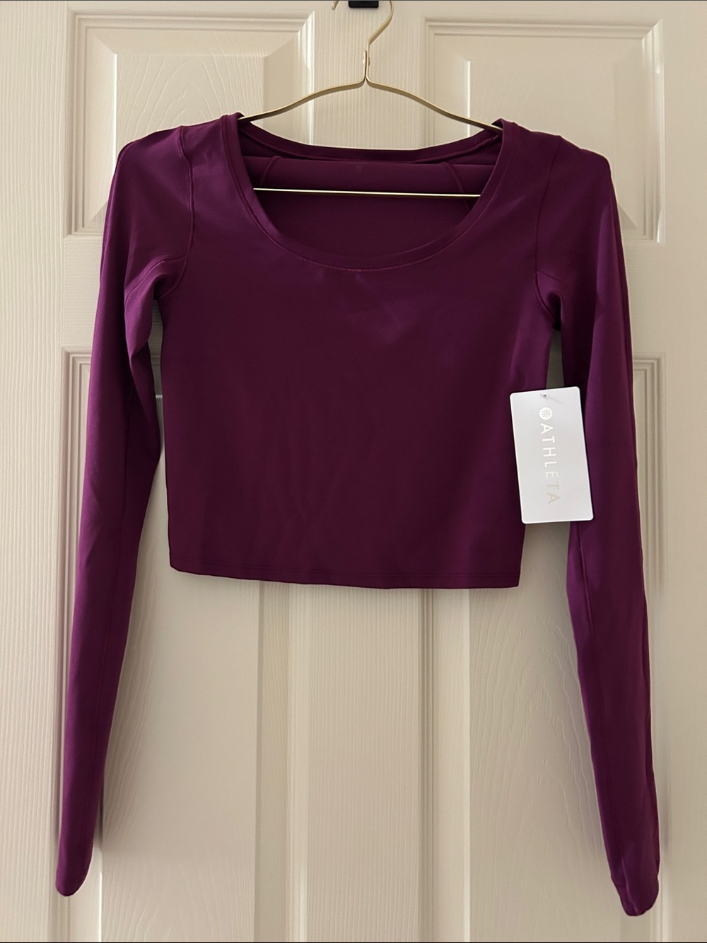 NWT Athleta XS Transcend Top Plum Scoop Neck Long-Sleeve Crop Top
